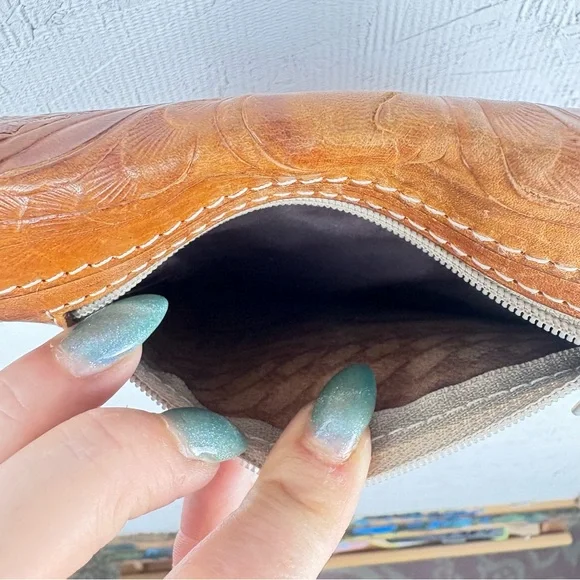 VTG Leaders in Leather Tan Leather Crossbody Bag Built in Wallet - Picture 9 of 16